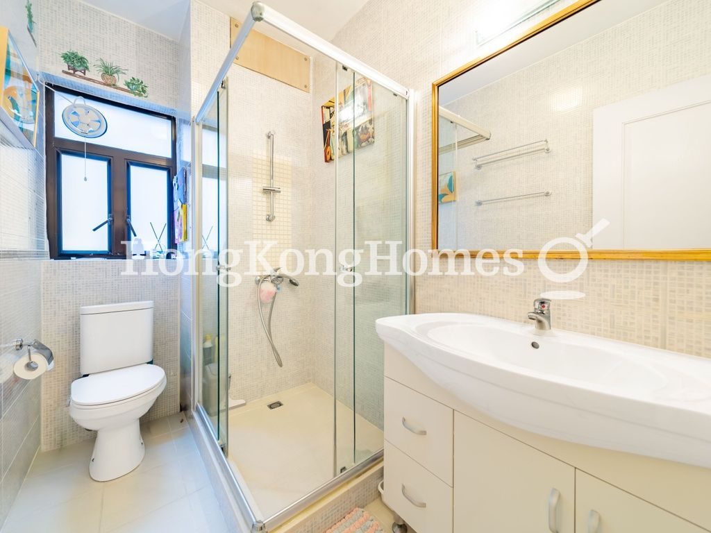 Guest Bathroom — Dragon View, Mid-levels Central