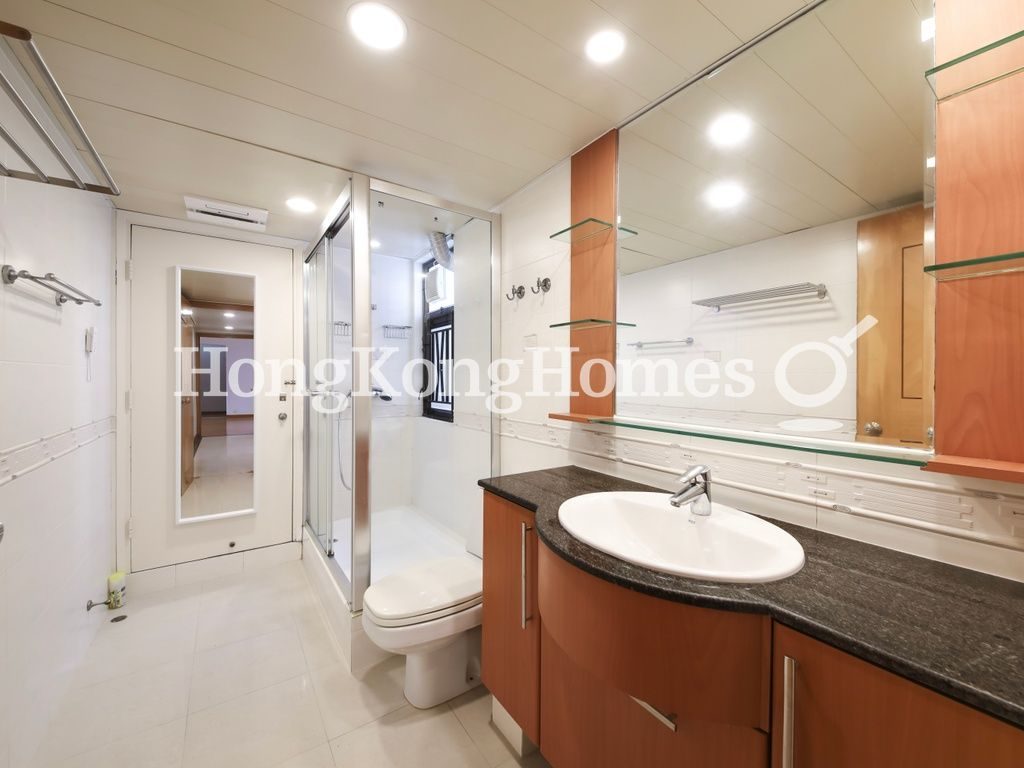Guest Bathroom — Elm Tree Towers - Block B, Jardine's Lookout
