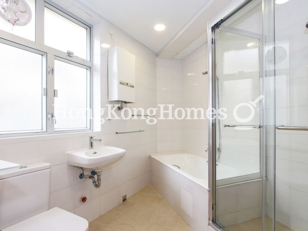 Master Bathroom — Royal Villa, Happy Valley