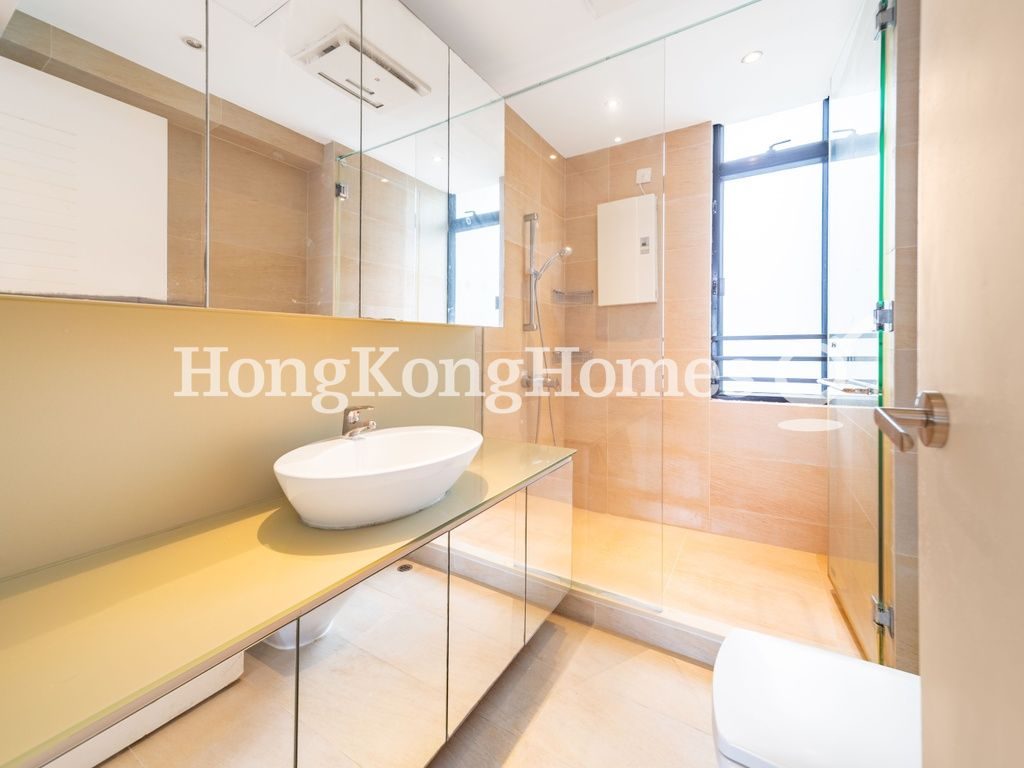 Master Bathroom — Repulse Bay Road, 37 - Block 01, Repulse Bay