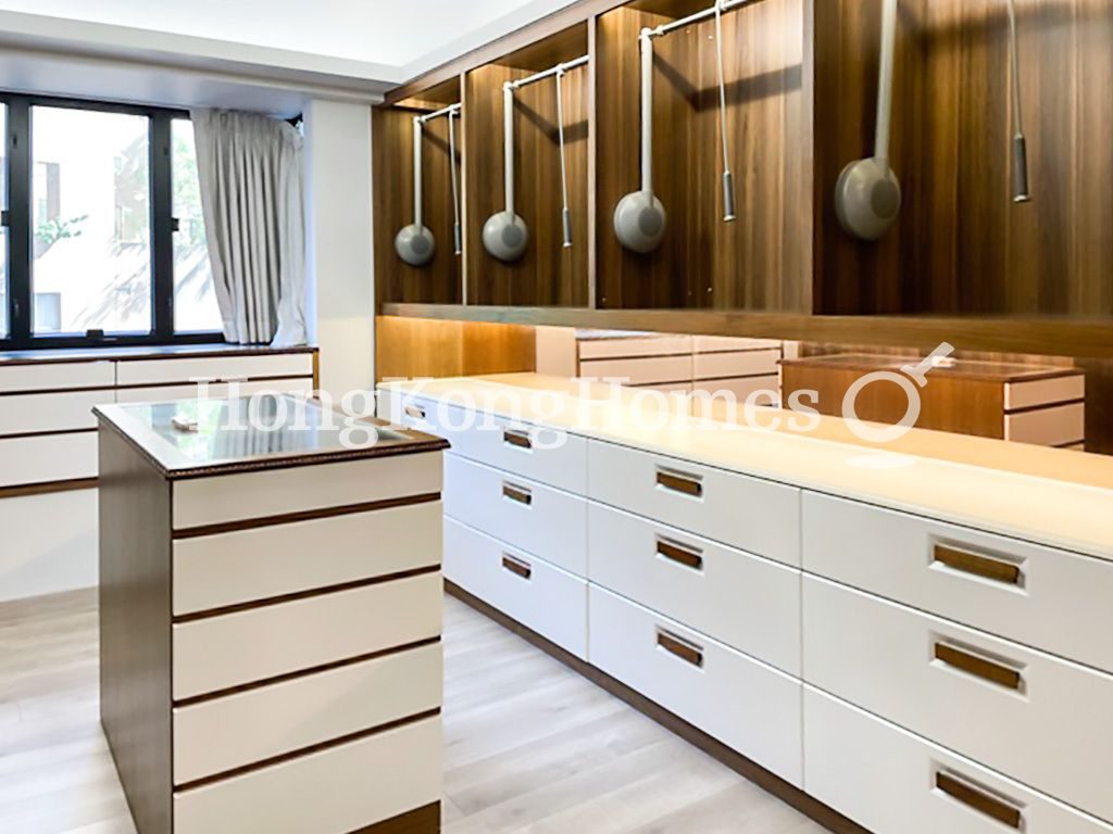 Walk-in Closet — Clovelly Court - Block 02, Mid-levels Central