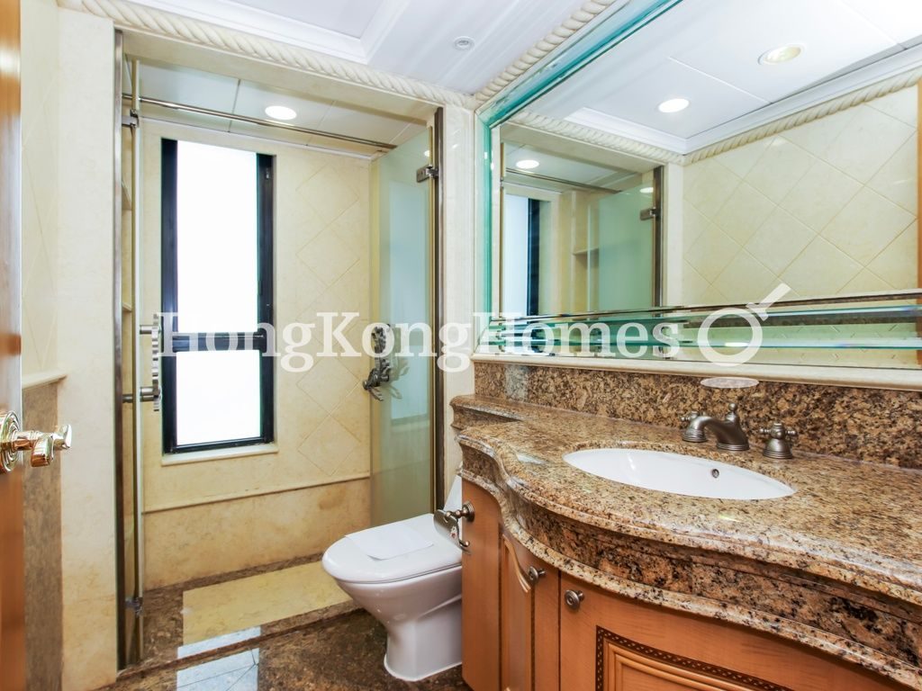 Guest Bathroom — The Leighton Hill - Block 09, Happy Valley