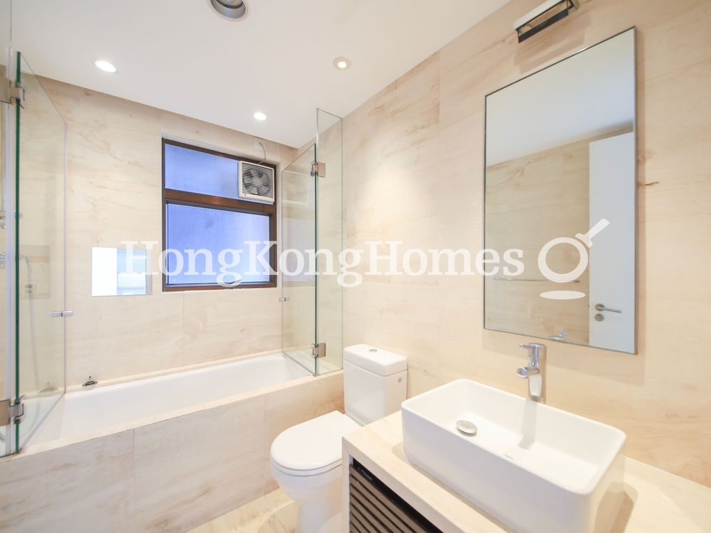 Guest Bathroom — Hong Kong Parkview - Tower 08, Repulse Bay