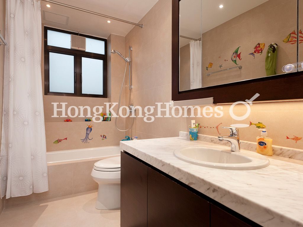 Guest Bathroom — Ridge Court, No. 21C-D, Repulse Bay