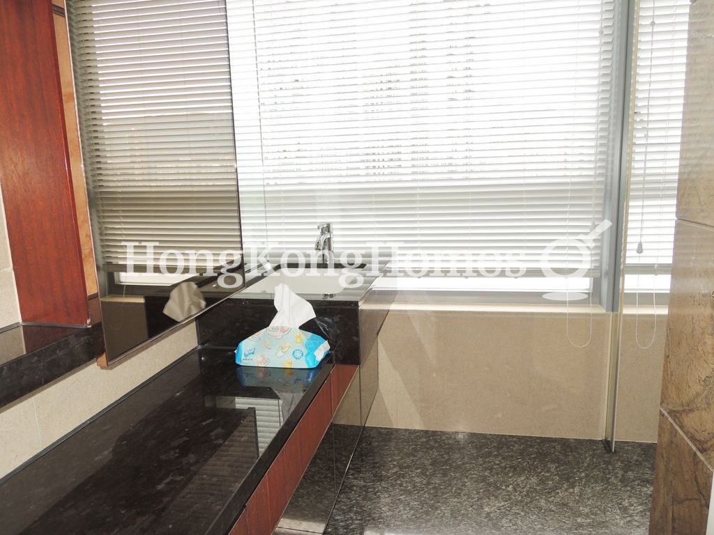 Guest Bathroom — Serenade - Tower 1, Tai Hang