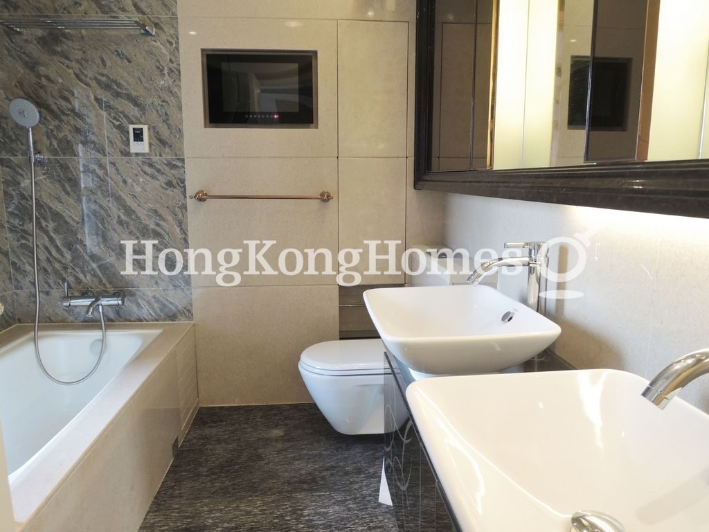 Master Bathroom — Serenade - Tower 1, Tai Hang