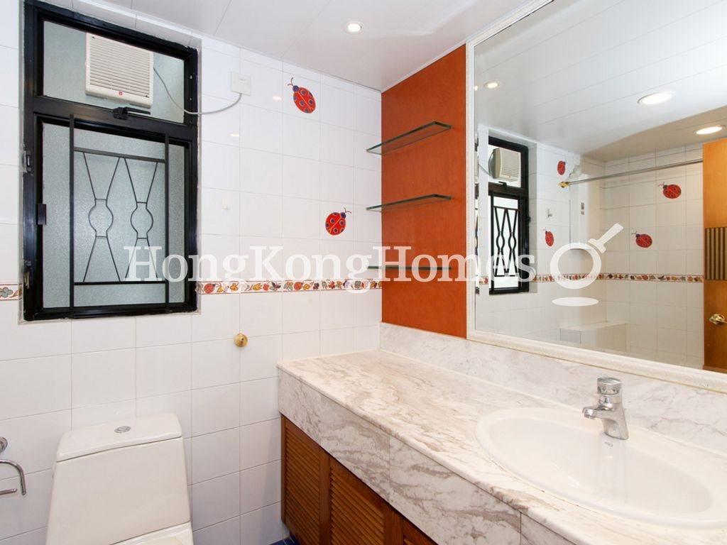 Guest Bathroom — Clovelly Court - Block 02, Mid-levels Central