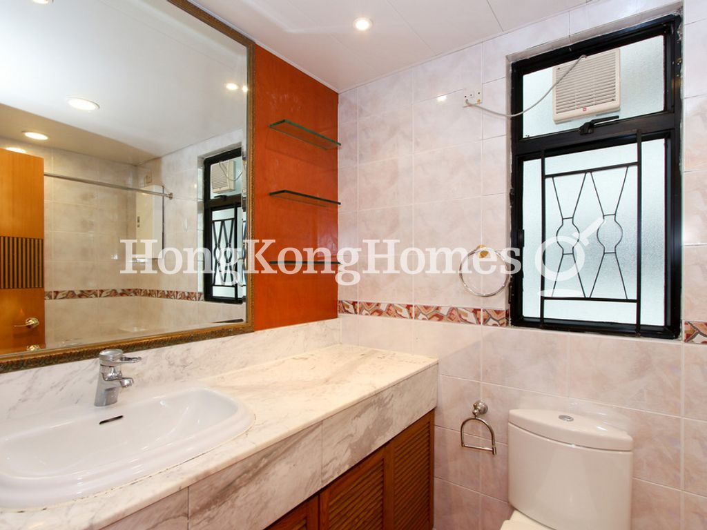 Master Bathroom — Clovelly Court - Block 02, Mid-levels Central