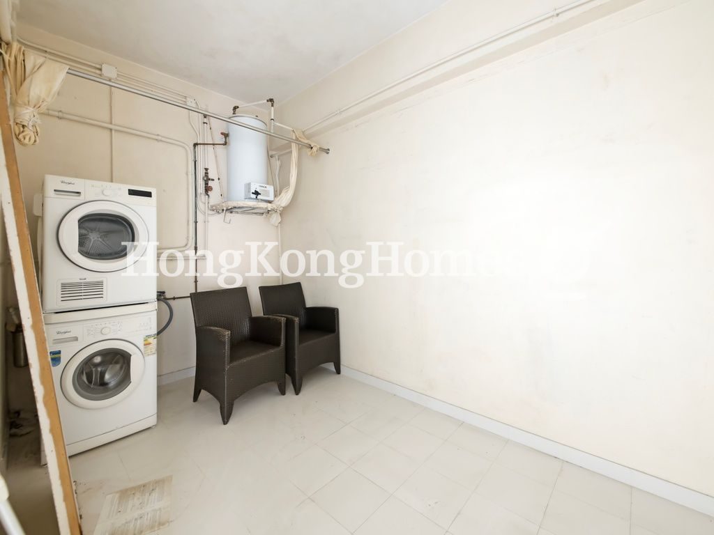 Maid's Room — Ridge Court, No. 21A-B, Repulse Bay