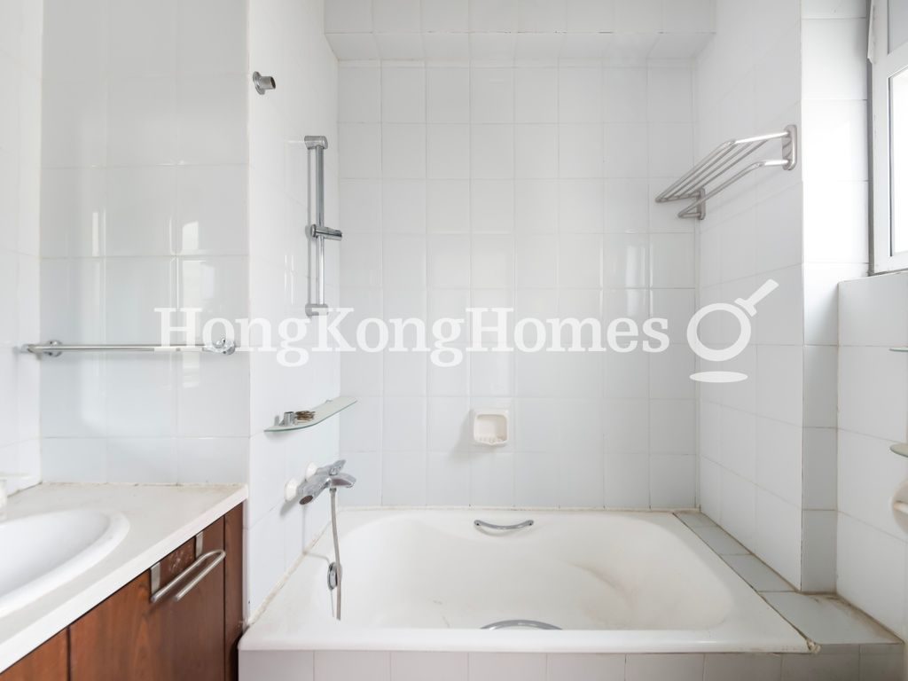 Master Bathroom — Ridge Court, No. 21A-B, Repulse Bay