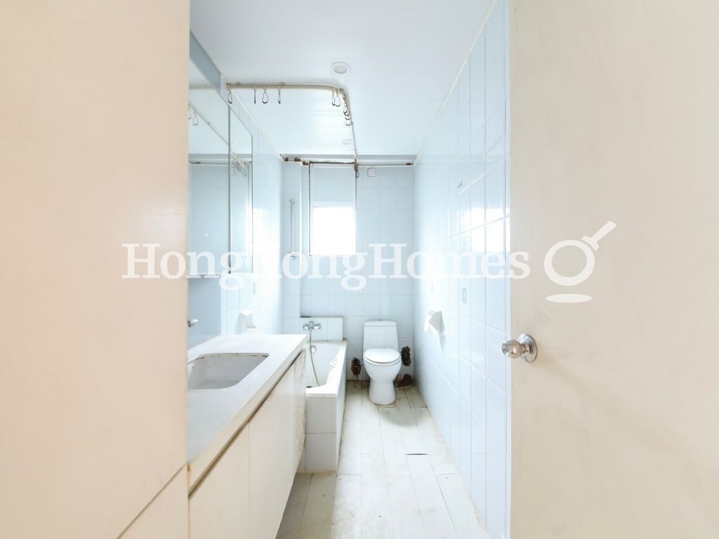 Guest Bathroom — Ridge Court, No. 21A-B, Repulse Bay