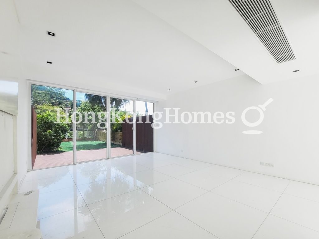 Living and Dining Room — Stanley Court, Stanley