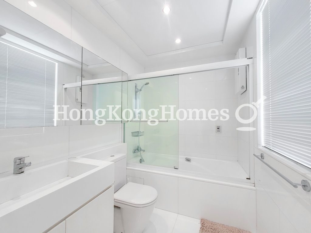 Master Bathroom — Stanley Court, Stanley