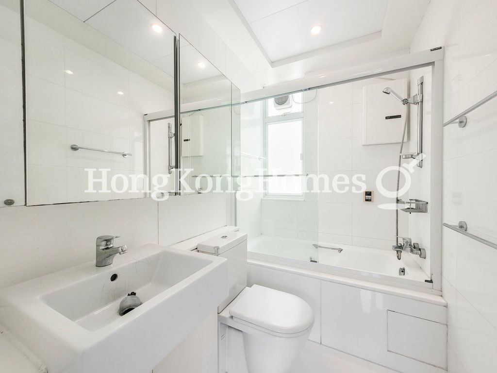 Second Ensuite Bathroom — Stanley Court, Stanley