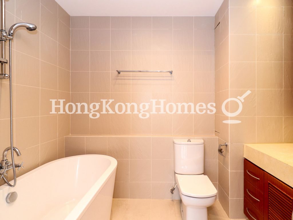 Master Bathroom — Cavendish Heights - Block 06, Jardine's Lookout