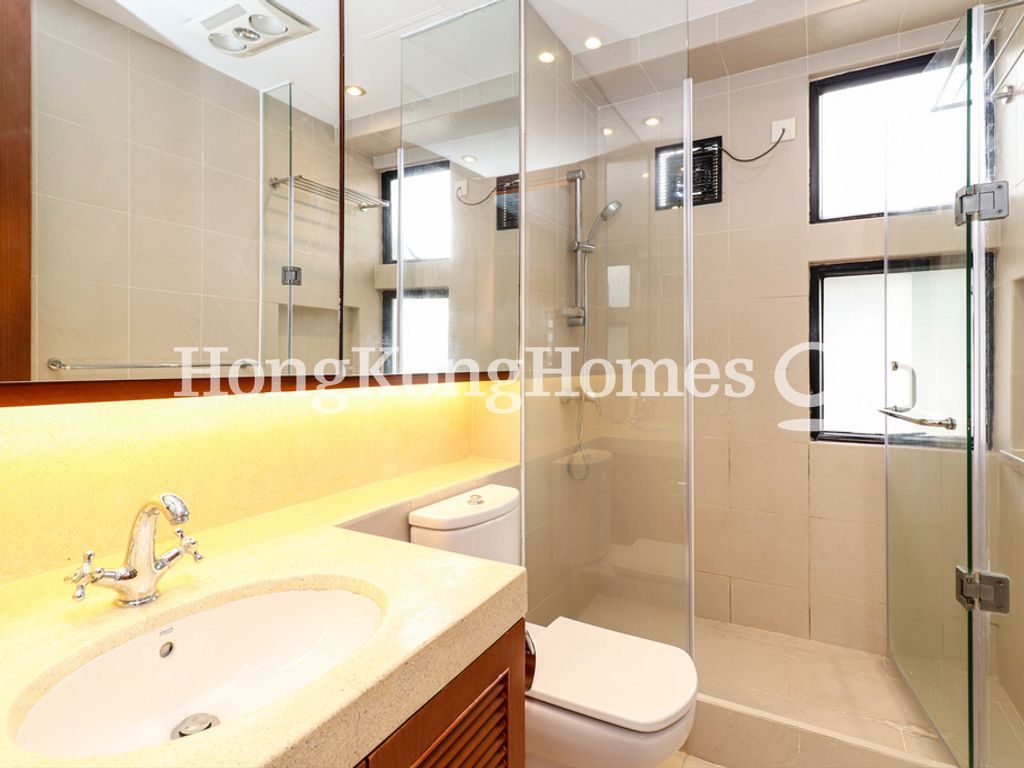Guest Bathroom — Cavendish Heights - Block 06, Jardine's Lookout