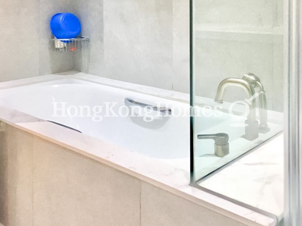Guest Bathroom — Scenic Villa - Block A1  (E-F), Pokfulam