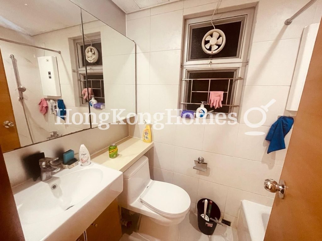 Guest Bathroom — Metro Harbour View - Ph 02, Blk 09, Tai Kok Tsui