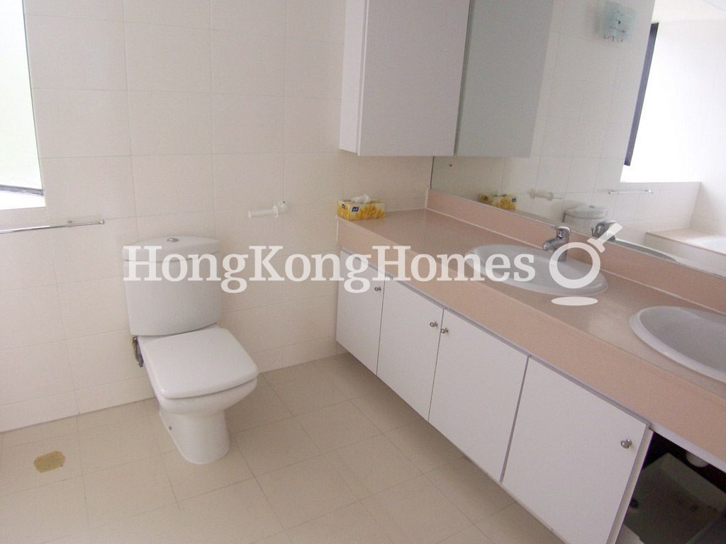 Master Bathroom — South Bay Towers, Repulse Bay