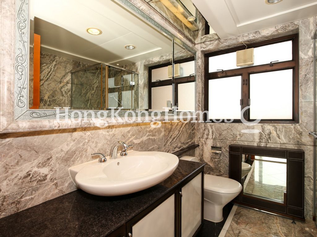 Master Bathroom — The Arch - Block 2 (Star Tower), Tsim Sha Tsui