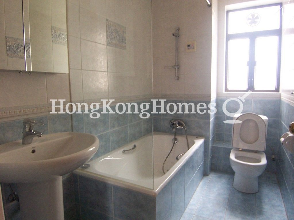 Guest Bathroom — Dragon View, Mid-levels Central