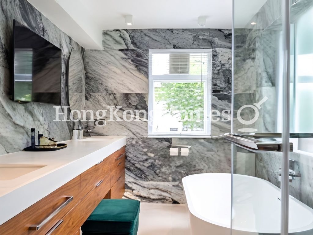 Master Bathroom — Hing Keng Shek, 1-73, Sai Kung