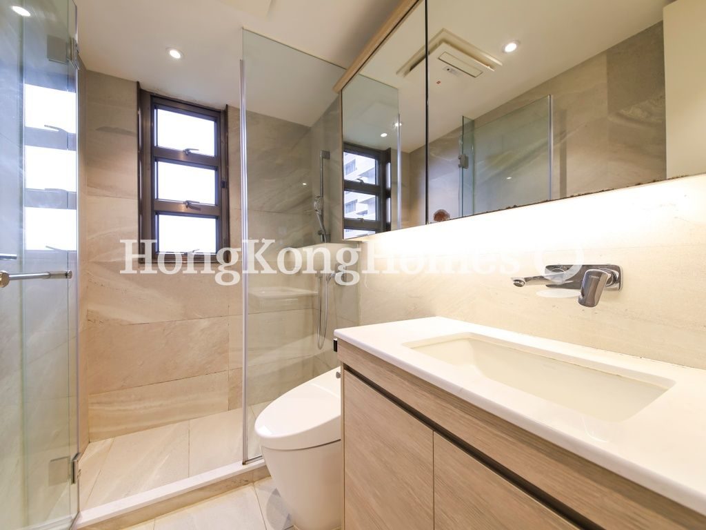 Guest Bathroom — Hong Kong Parkview - Tower 09, Repulse Bay