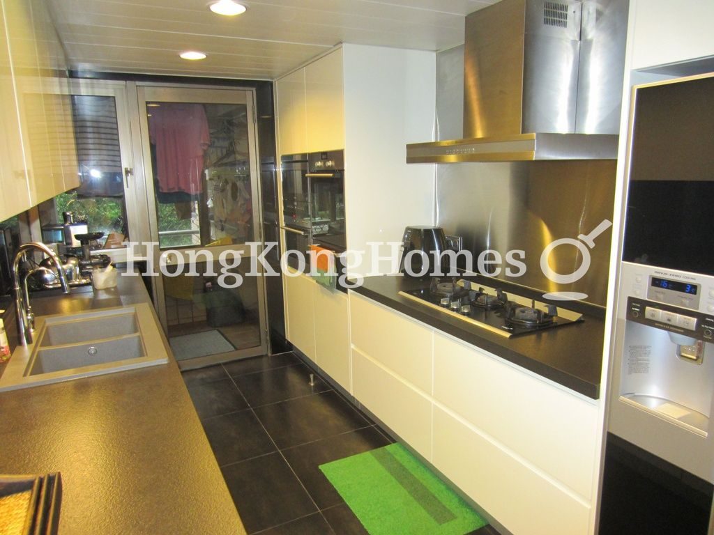 Kitchen — Hong Kong Parkview - Tower 18, Repulse Bay