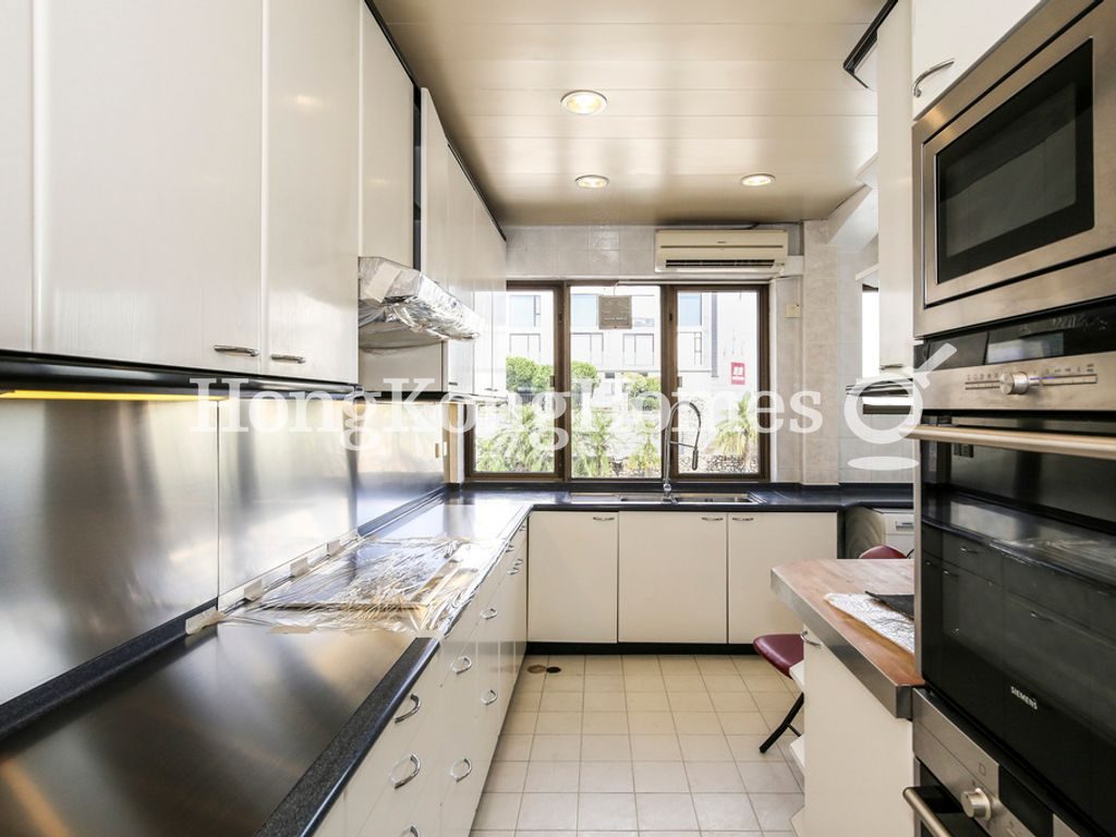 Kitchen — Horizon Drive, 19-25, Chung Hom Kok