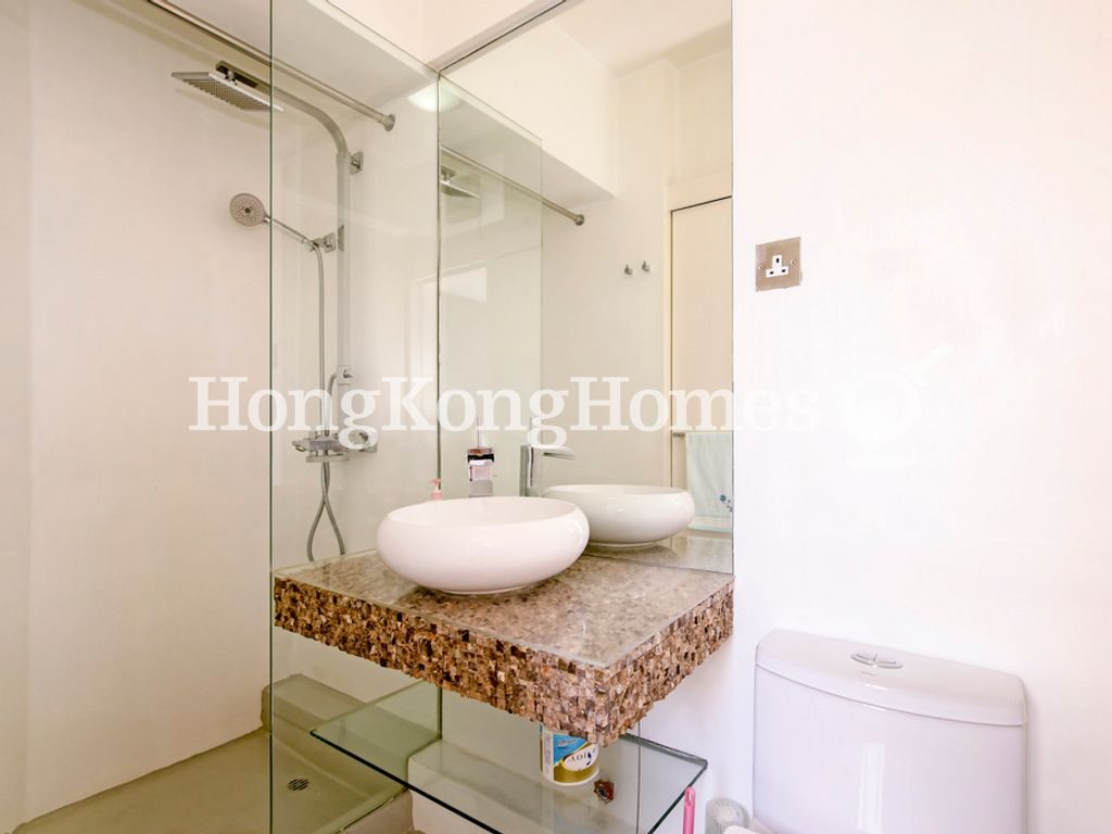 Guest Bathroom — Horizon Drive, 19-25, Chung Hom Kok