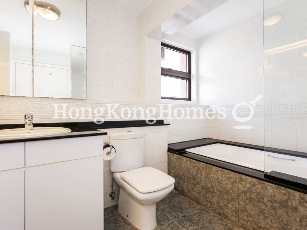 Master Bathroom — Horizon Drive, 19-25, Chung Hom Kok