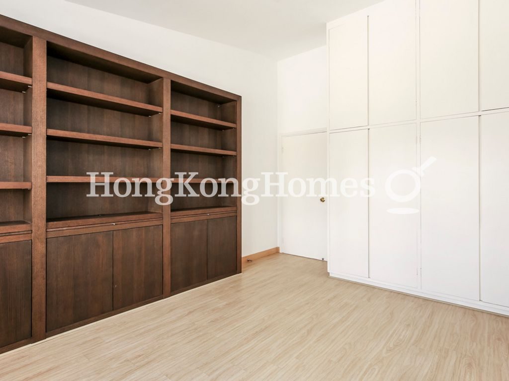 Built-in Wardrobe in Second Bedroom — Horizon Drive, 19-25, Chung Hom Kok