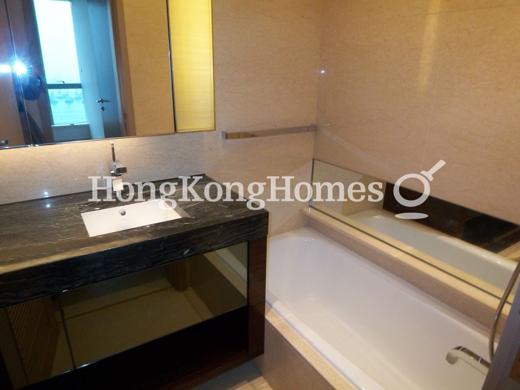 Guest Bathroom — The Cullinan I, Tsim Sha Tsui