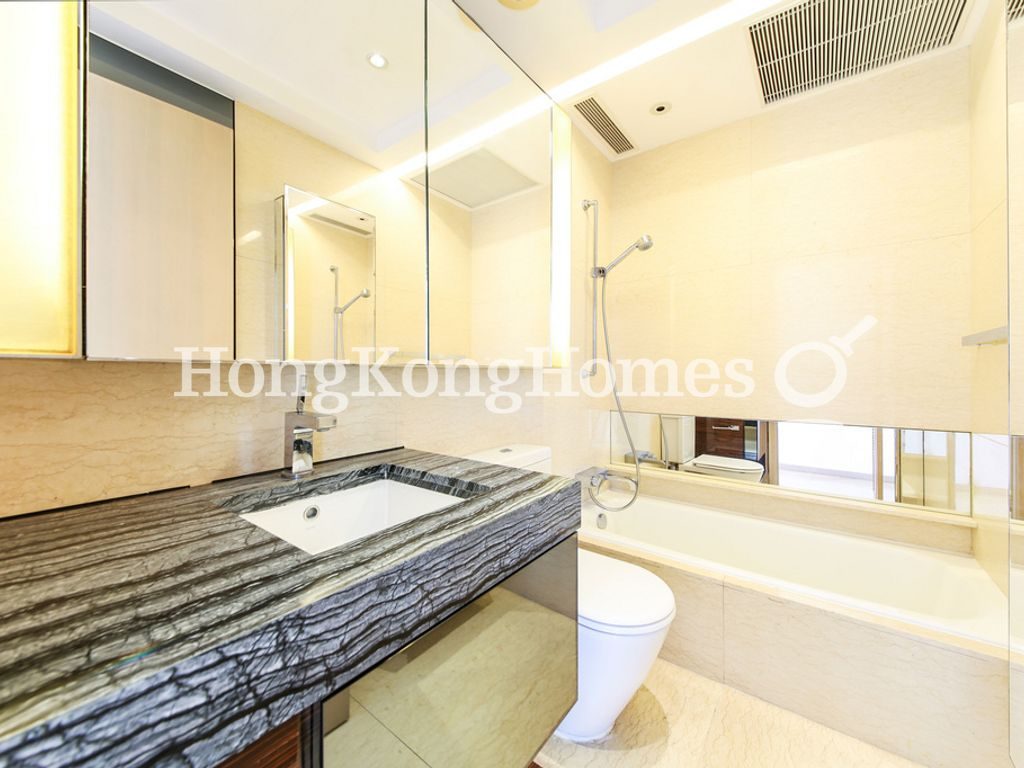 Guest Bathroom — The Cullinan I, Tsim Sha Tsui