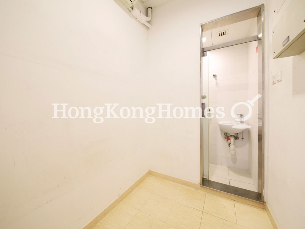 Maid's Room and Washroom — The Cullinan I, Tsim Sha Tsui