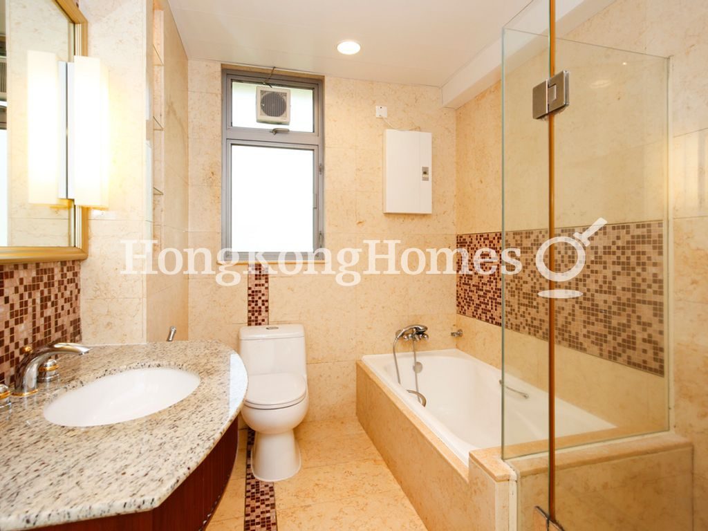 Master Bathroom — Villas Sorrento, Pokfulam