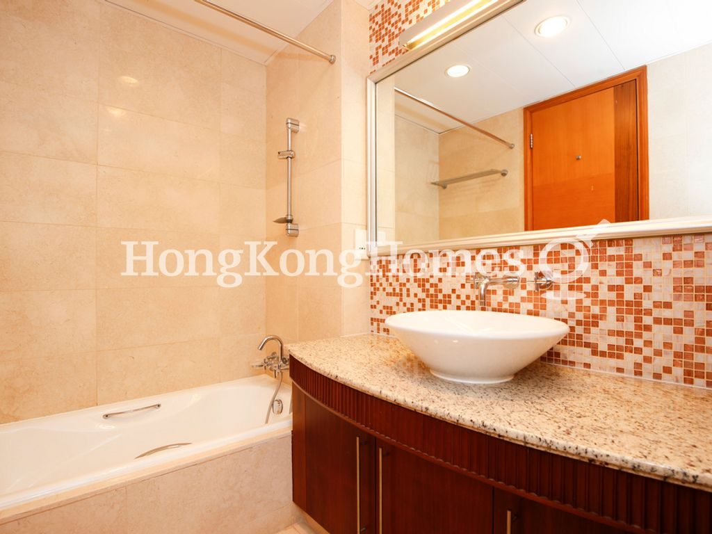 Second Ensuite Bathroom — Villas Sorrento, Pokfulam