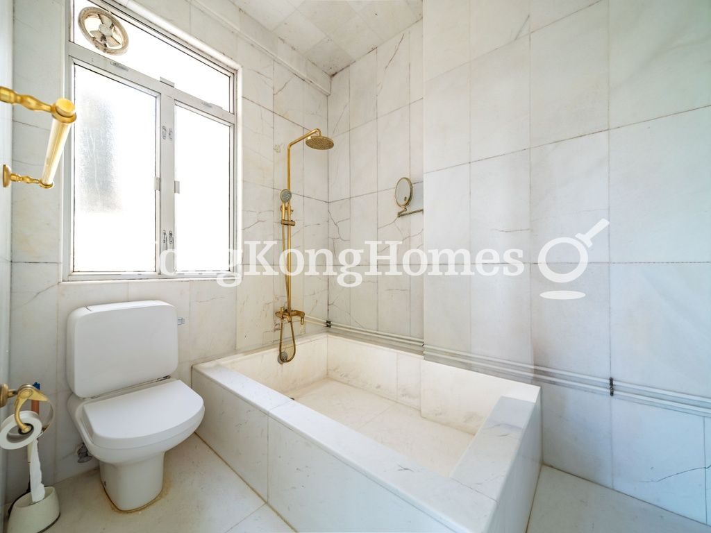 Master Bathroom — Jardine's Lookout Garden Mansion - Block B, Tai Hang