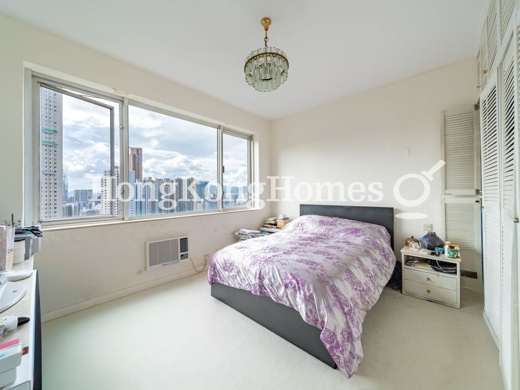 Second Ensuite Bedroom — Jardine's Lookout Garden Mansion - Block B, Tai Hang