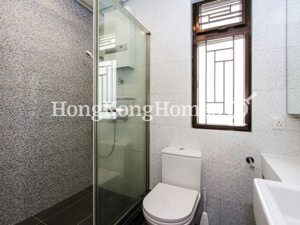 Guest Bathroom — Kingsford Gardens - Block C, North Point Hill