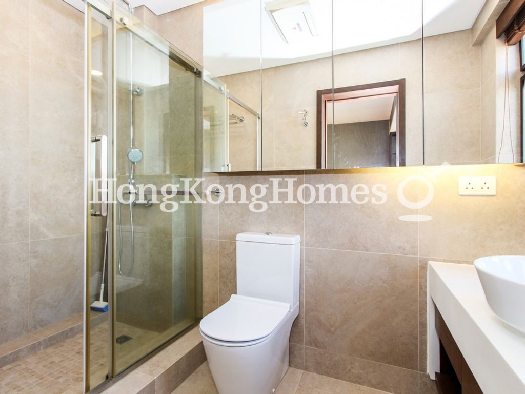 Master Bathroom — Kingsford Gardens - Block C, North Point Hill