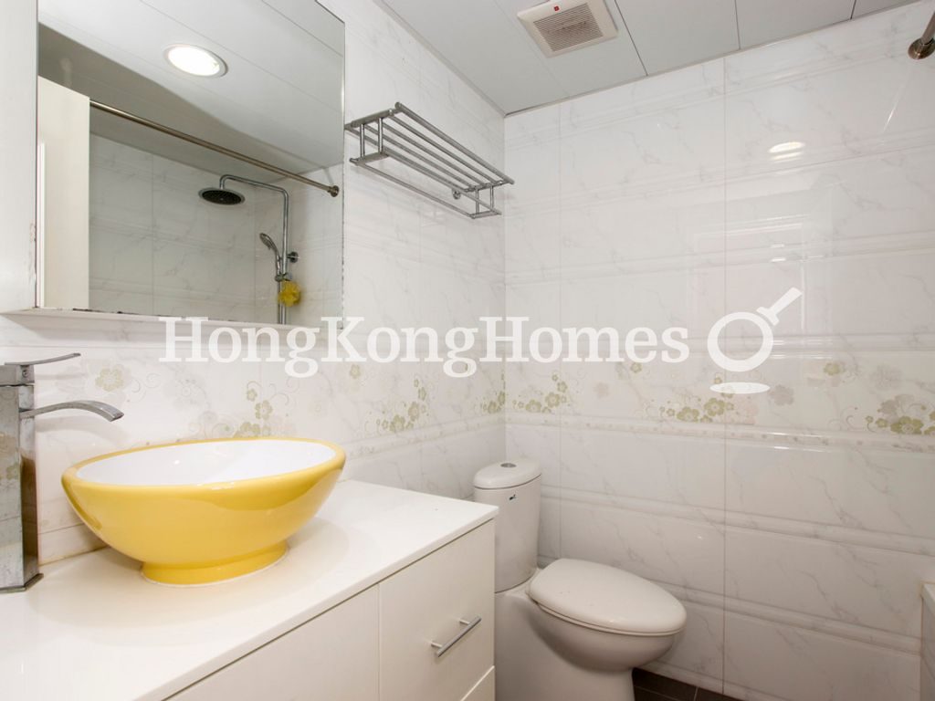 Guest Bathroom — Sakura Court, Mid-levels East