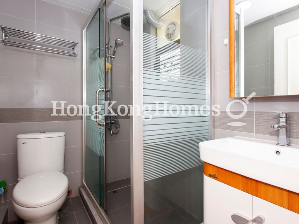 Second Ensuite Bathroom — Sakura Court, Mid-levels East