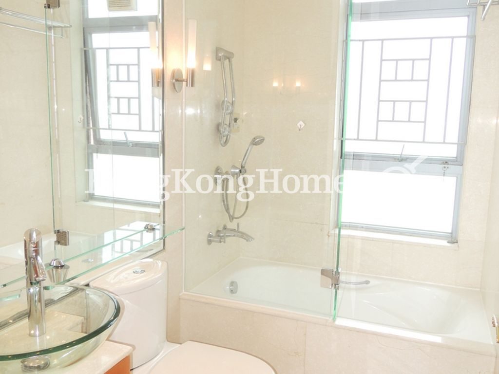 Second Ensuite Bathroom — Residence Bel-air - Phase 04, Peak Tower 05, Pokfulam