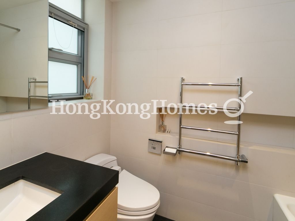Third Ensuite Bathroom — Bellevue Court - Block B, Mid-levels East
