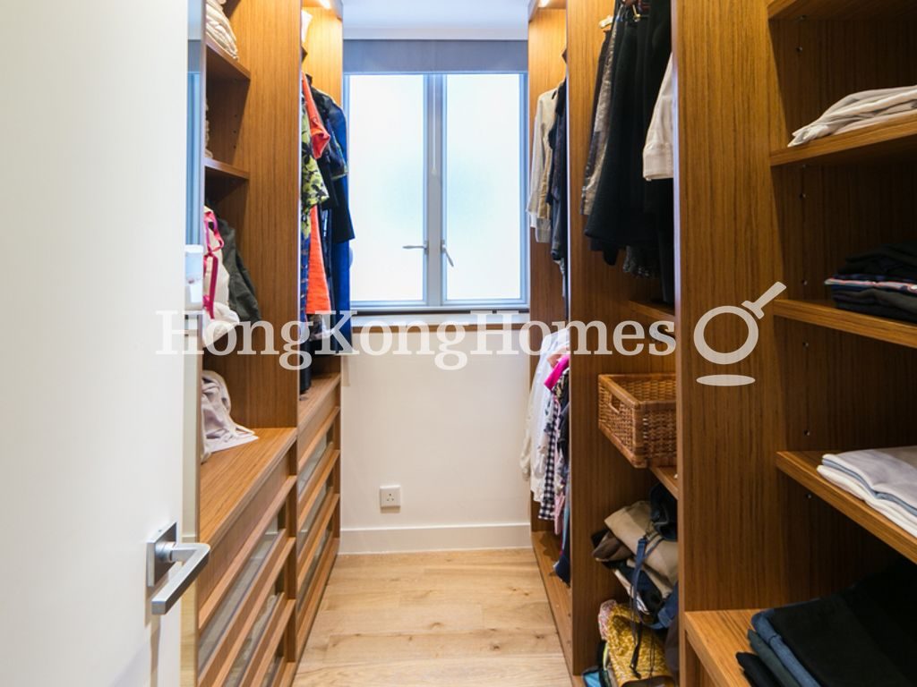 Walk-in Closet in Master Bedroom — Bellevue Court - Block B, Mid-levels East