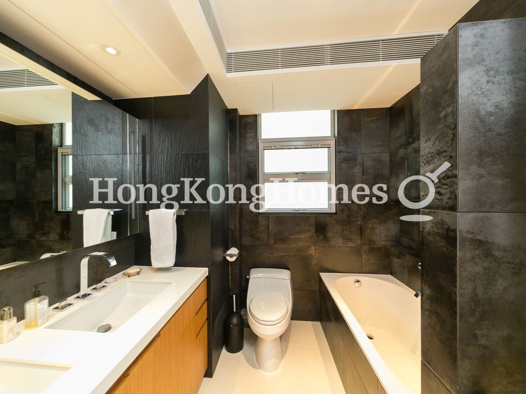 Master Bathroom — Bellevue Court - Block B, Mid-levels East
