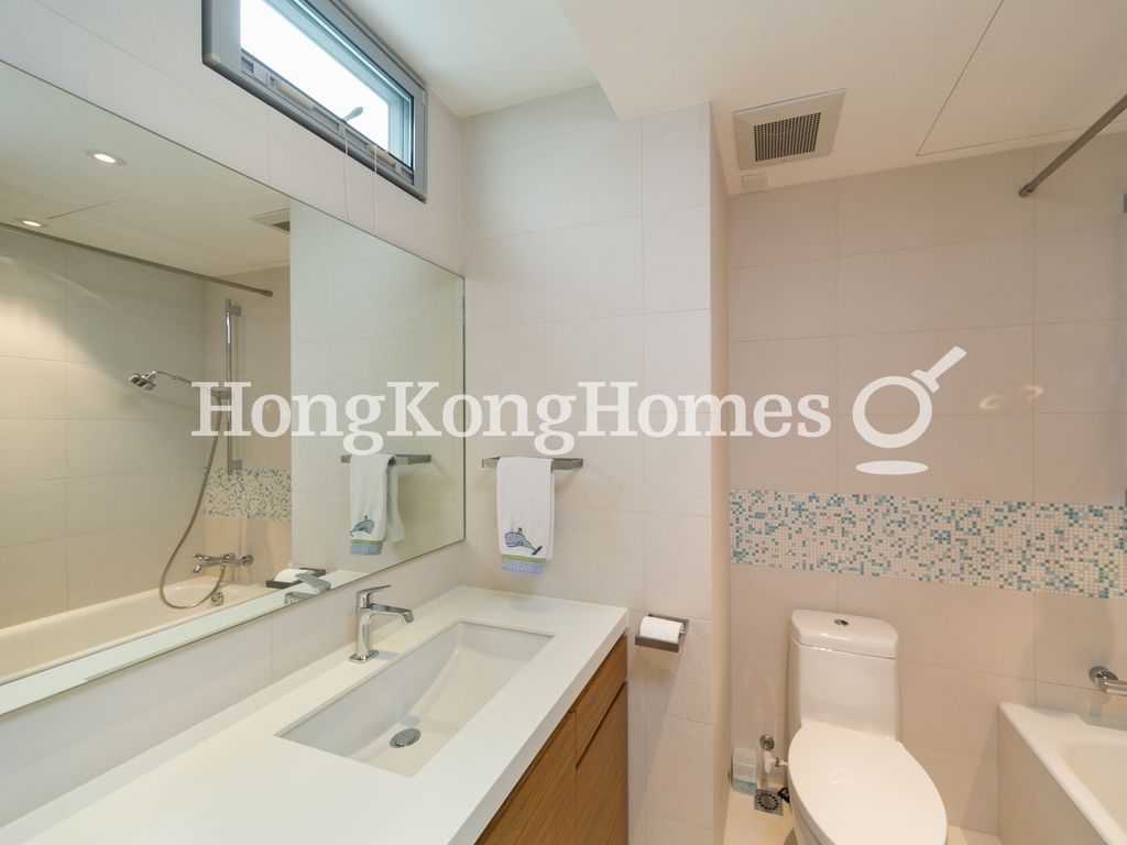 Second Ensuite Bathroom — Bellevue Court - Block B, Mid-levels East