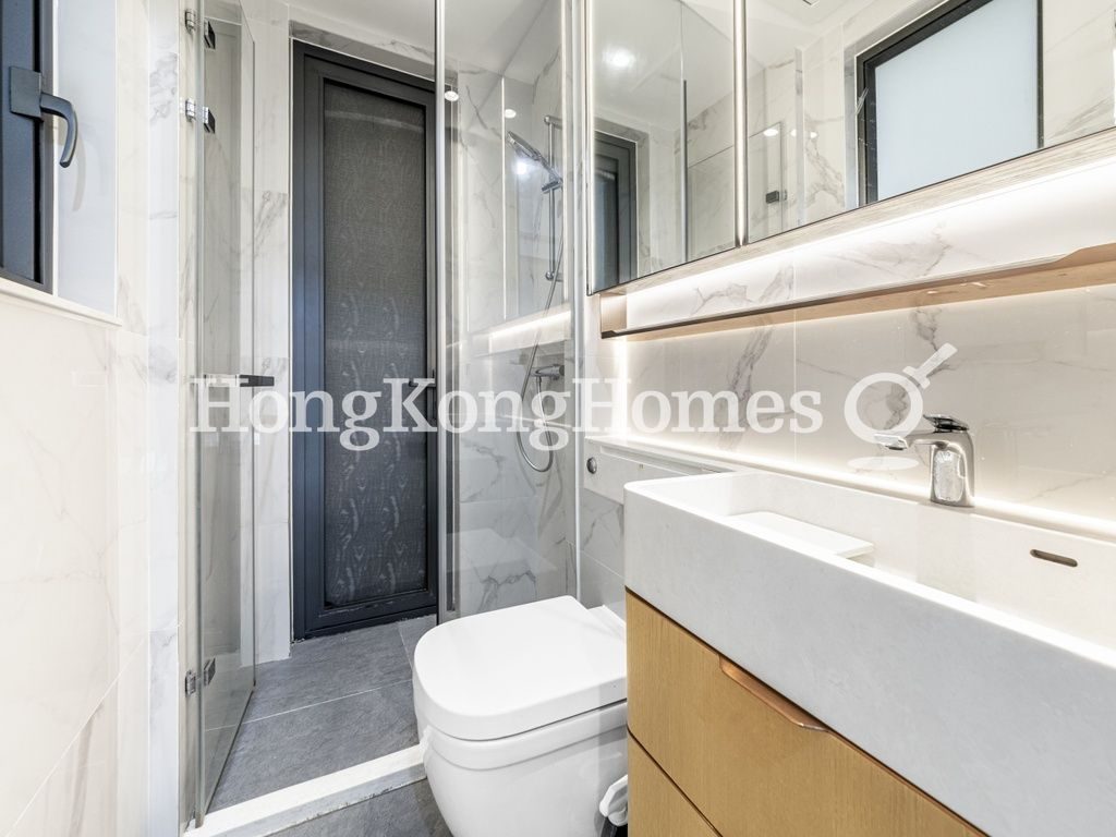 Ensuite Bathroom — Caine Hill, Mid-levels West