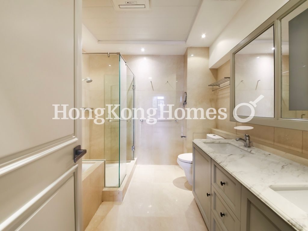 Master Bathroom — Regent on the Park - Block 01, Mid-levels Central